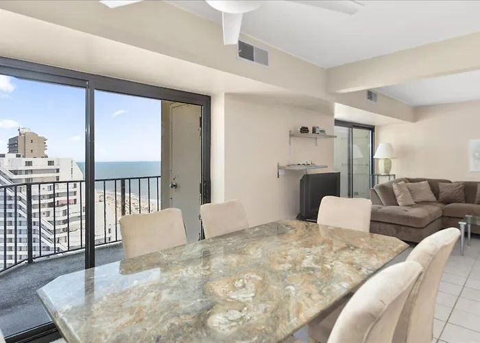 2 Bedroom With Ocean Views & Outdoor Pool!