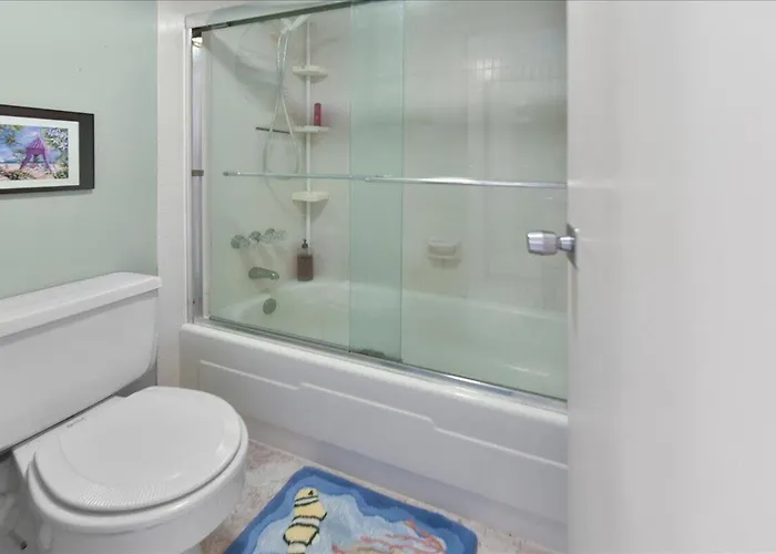 Holiday home 2 Bedroom With Ocean Views & Outdoor Pool!