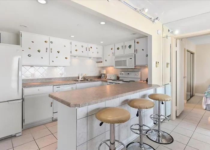 Holiday home 2 Bedroom With Ocean Views & Outdoor Pool!