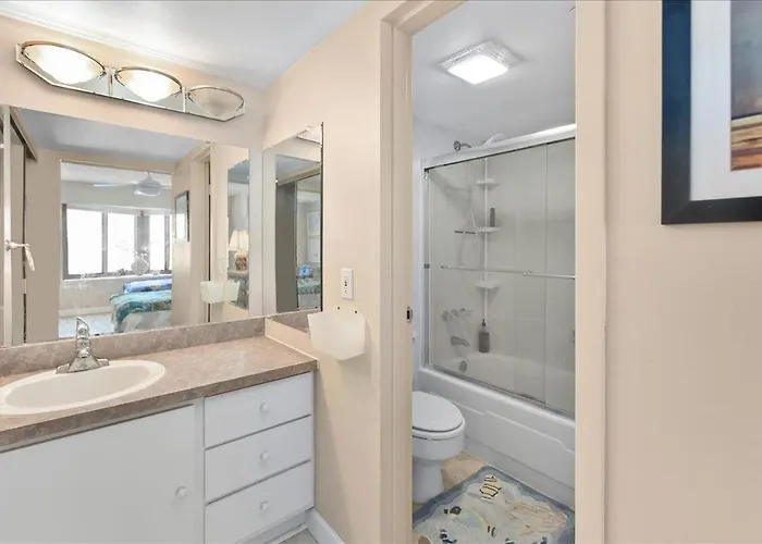 Holiday home 2 Bedroom With Ocean Views & Outdoor Pool! *