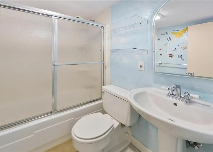 2 Bedroom With Ocean Views & Outdoor Pool!