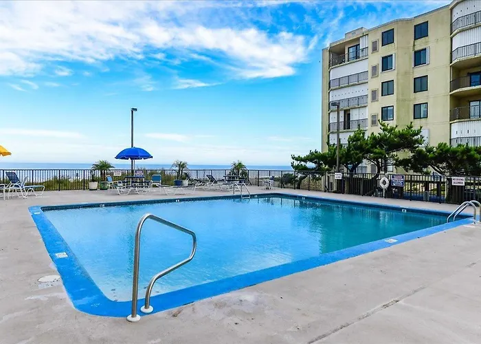 2 Bedroom With Ocean Views & Outdoor Pool! *