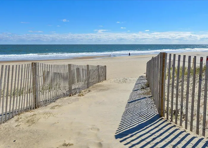 Holiday home 2 Bedroom With Ocean Views & Outdoor Pool!