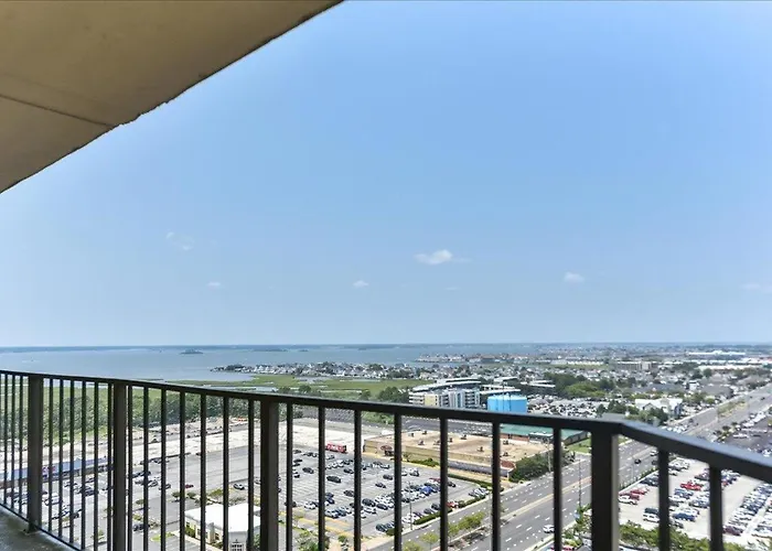 2 Bedroom With Ocean Views & Outdoor Pool! Ocean City