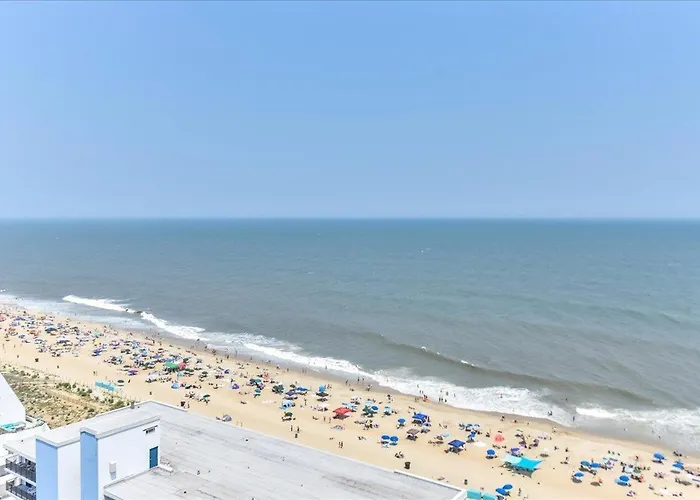 2 Bedroom With Ocean Views & Outdoor Pool! Holiday home Ocean City