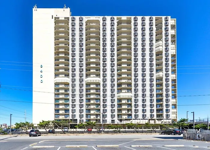 2 Bedroom With Ocean Views & Outdoor Pool! Ocean City